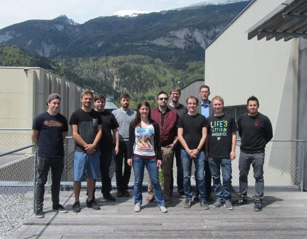 Gruppenphoto der Teilnehmenden und der Vertreter von Adler-Lacke