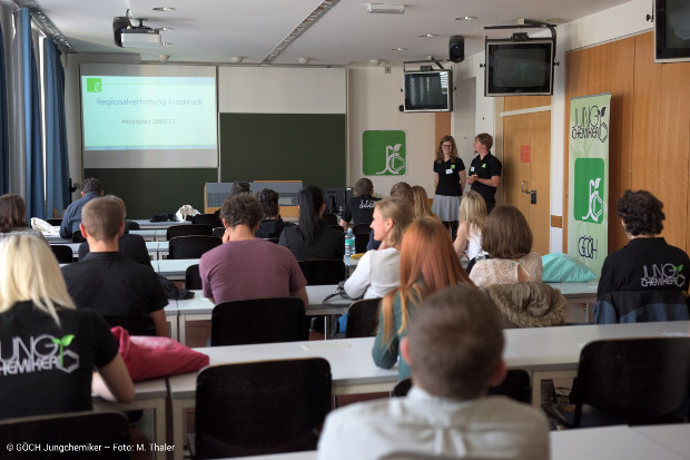 Béatrice Daleiden und Daniel Menia present the activities of the regional team Innsbruck