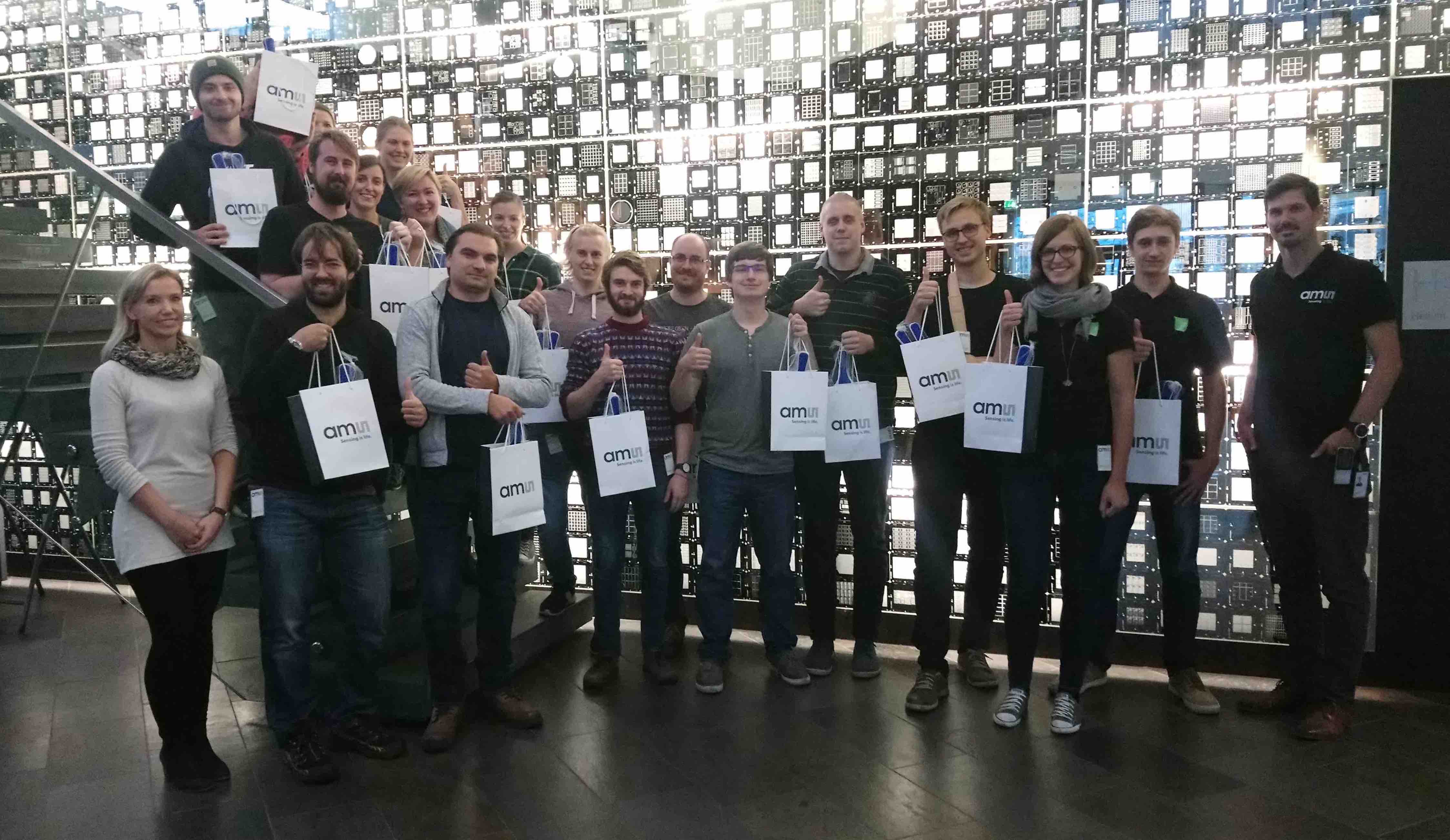 Die 16 Teilnehmer_innen beim Vernetzungstreffen.