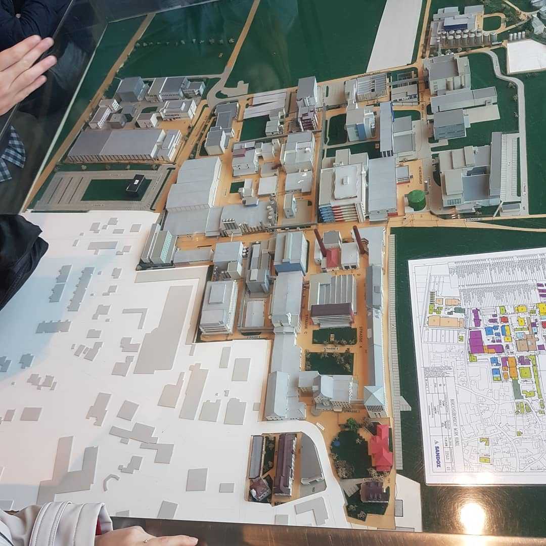 Die 16 Teilnehmer_innen beim Vernetzungstreffen.